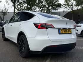 Tesla Model Y (2023) thumbnail 4