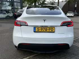 Tesla Model Y (2023) thumbnail 5