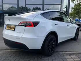 Tesla Model Y (2023) thumbnail 8