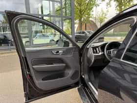 Volvo XC60 (2023) thumbnail 17