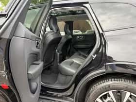 Volvo XC60 (2023) thumbnail 9