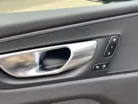 Volvo XC60 (2024) thumbnail 24