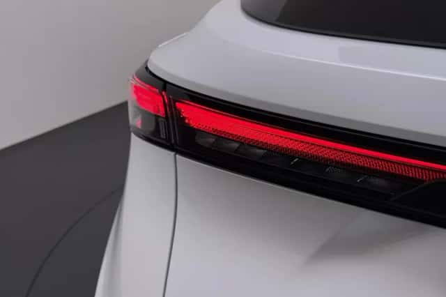 Nissan Ariya (2023) thumbnail 3