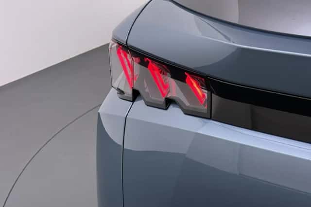 Peugeot E-5008 (2025) thumbnail 2