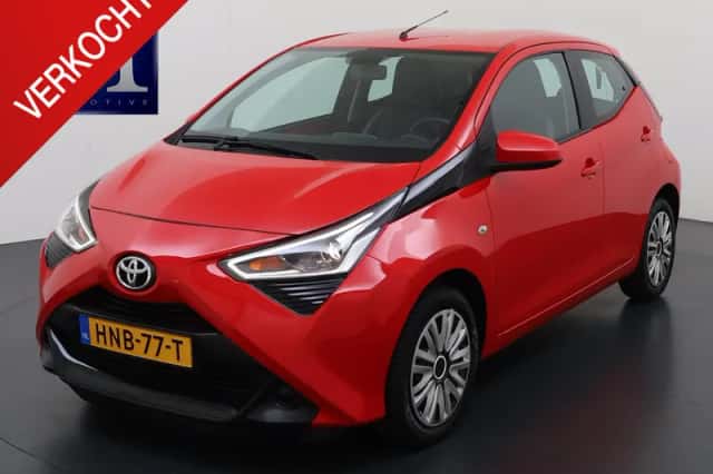 Toyota Aygo (2022) thumbnail 1