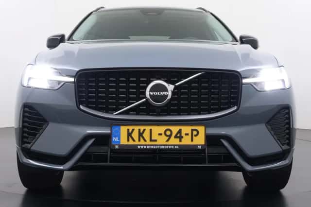Volvo XC60 (2023) thumbnail 4