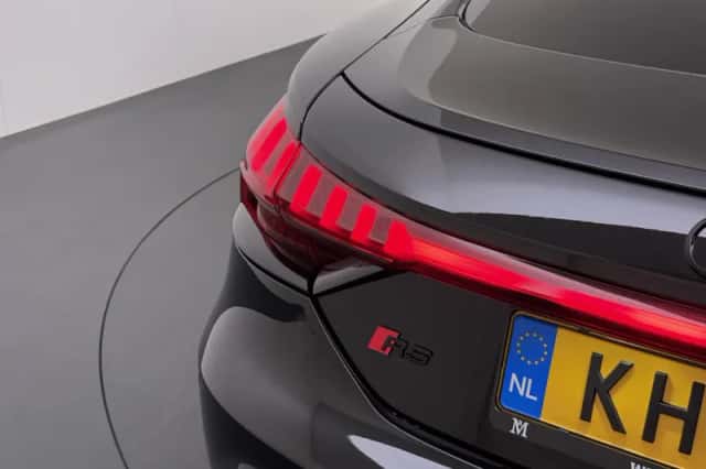 Audi e-tron GT (2022) thumbnail 2