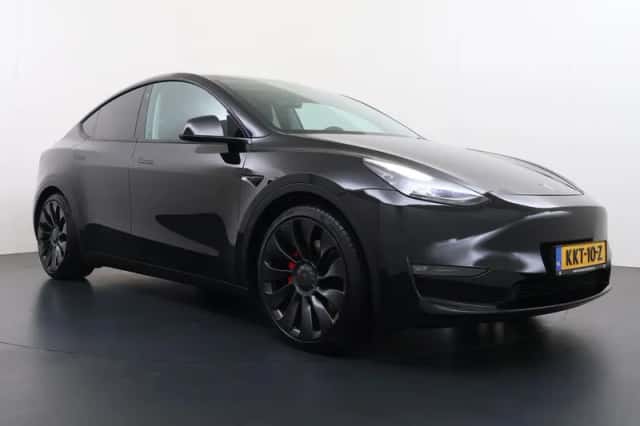 Tesla Model Y (2024) thumbnail 3