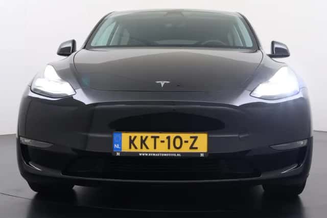 Tesla Model Y (2024) thumbnail 4