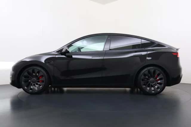 Tesla Model Y (2024) thumbnail 5