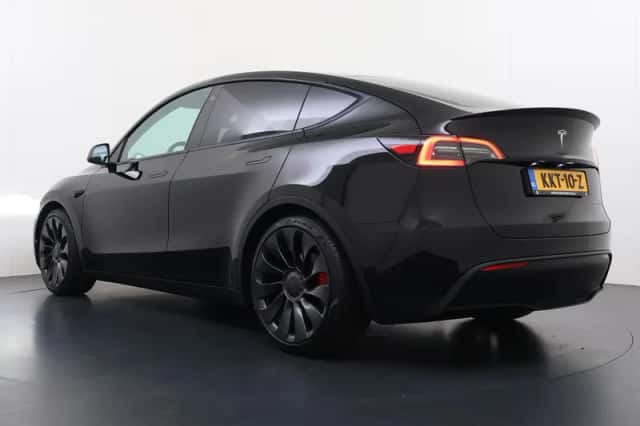 Tesla Model Y (2024) thumbnail 6