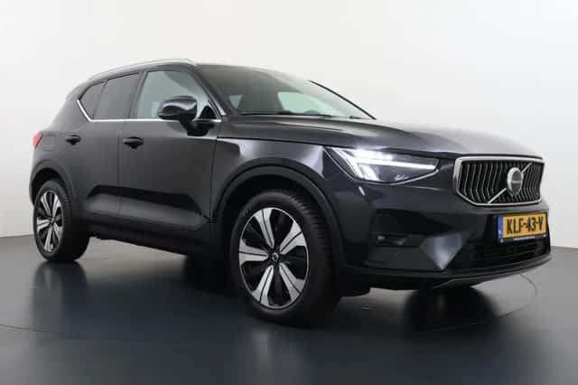 Volvo XC40 (2023) thumbnail 3