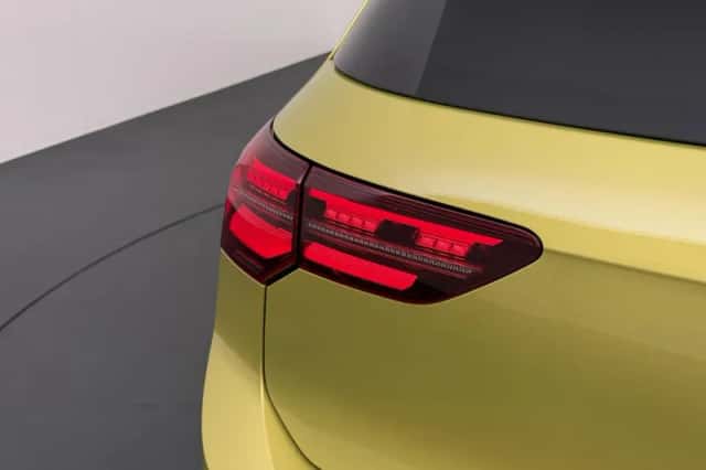 Volkswagen Golf (2021) thumbnail 2