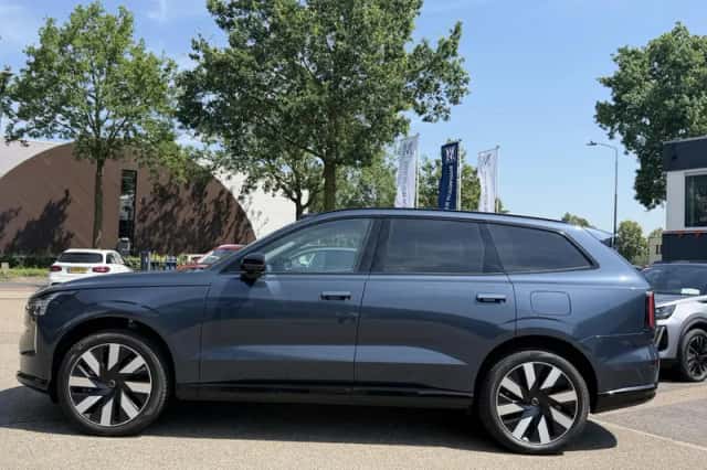 Volvo EX90 (2025) thumbnail 2