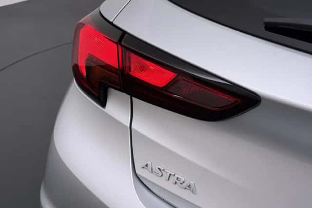 Opel Astra (2021) thumbnail 2