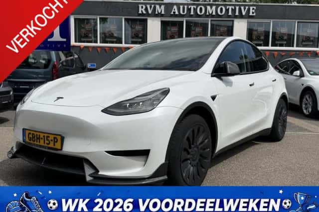 Tesla Model Y (2023) thumbnail 1