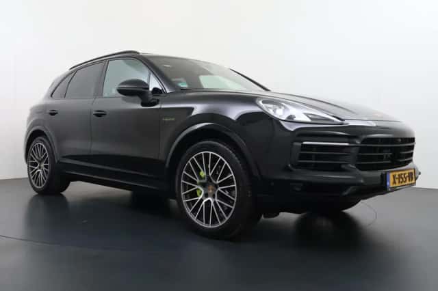 Porsche Cayenne (2022) thumbnail 3