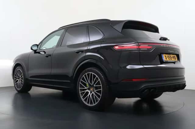 Porsche Cayenne (2022) thumbnail 6