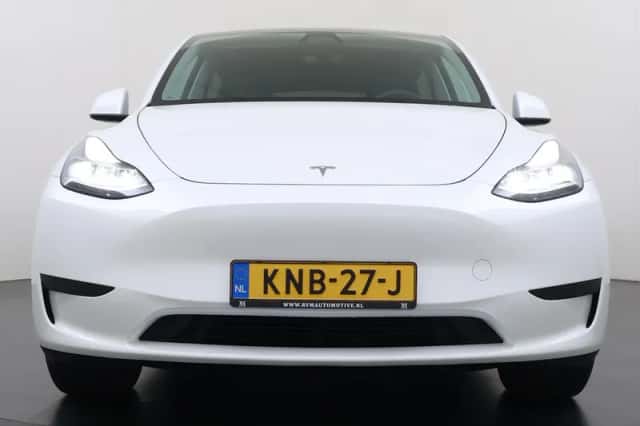 Tesla Model Y (2024) thumbnail 4