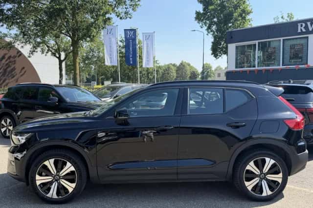 Volvo XC40 (2023) thumbnail 2