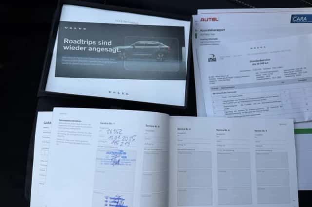 Volvo XC40 (2023) thumbnail 3