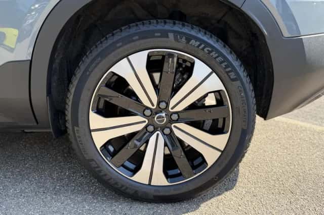 Volvo XC40 (2023) thumbnail 3