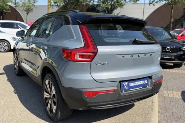 Volvo XC40 (2023) thumbnail 5