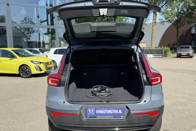 Volvo XC40 (2023) thumbnail 6