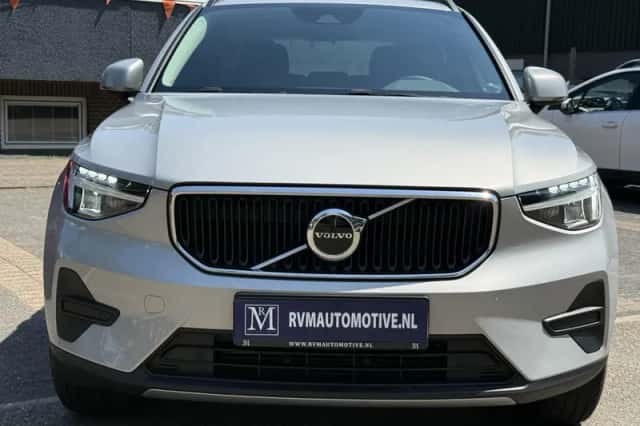 Volvo XC40 (2023) thumbnail 2