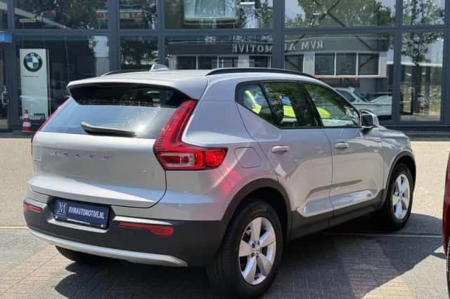 Volvo XC40 (2023) thumbnail 4