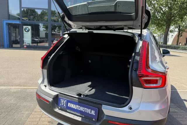 Volvo XC40 (2023) thumbnail 6