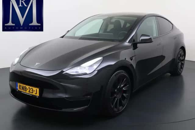 Tesla Model Y (2023) thumbnail 1