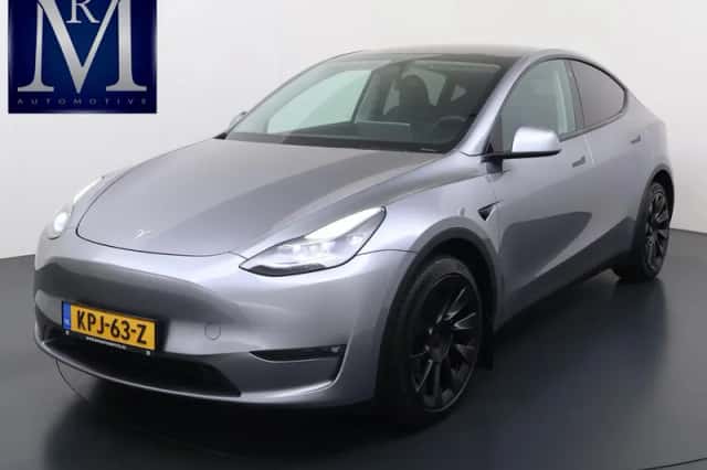 Tesla Model Y (2024) thumbnail 1