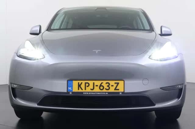 Tesla Model Y (2024) thumbnail 4
