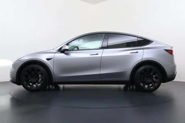 Tesla Model Y (2024) thumbnail 5