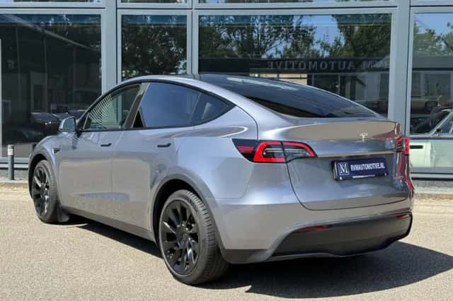 Tesla Model Y (2024) thumbnail 6