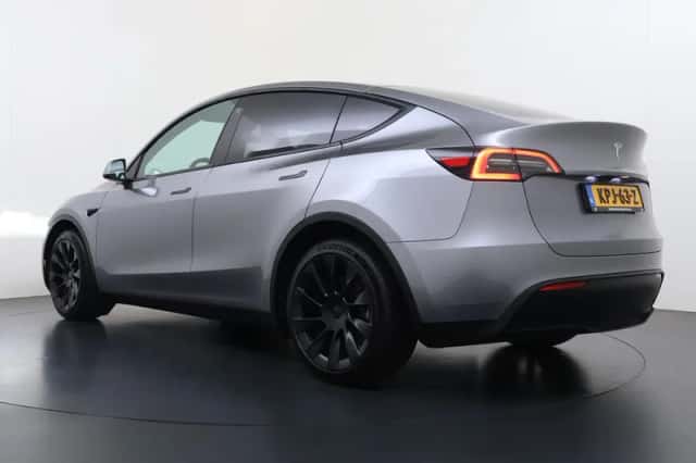 Tesla Model Y (2024) thumbnail 6