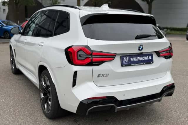 BMW iX3 (2023) thumbnail 3