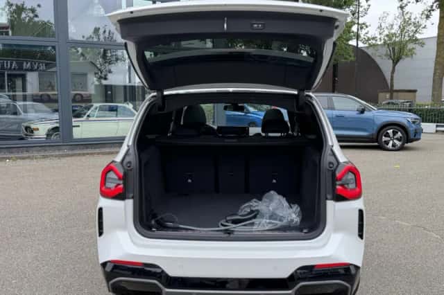 BMW iX3 (2023) thumbnail 5