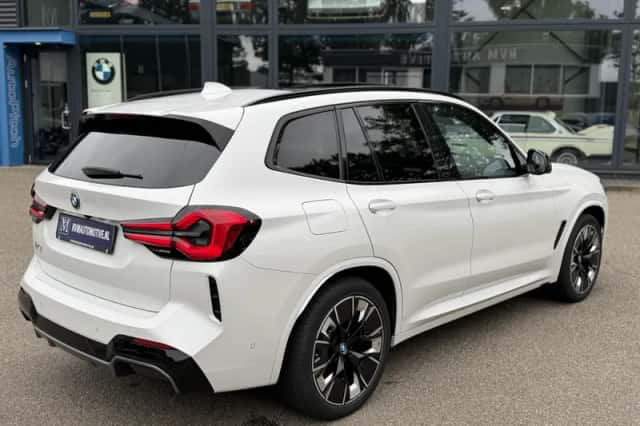 BMW iX3 (2023) thumbnail 6