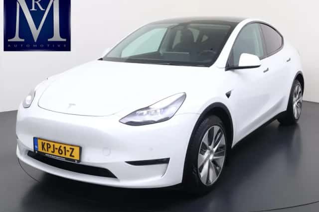 Tesla Model Y (2022) thumbnail 1