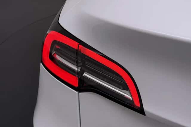 Tesla Model Y (2022) thumbnail 2
