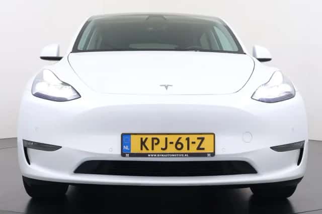 Tesla Model Y (2022) thumbnail 4