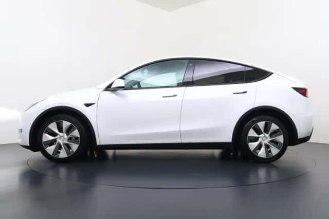 Tesla Model Y (2022) thumbnail 5