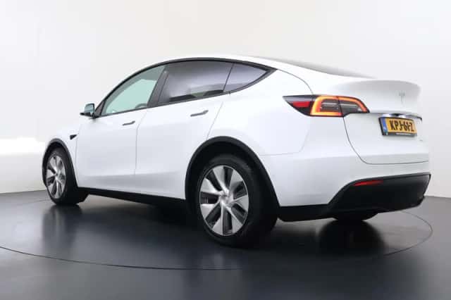 Tesla Model Y (2022) thumbnail 6