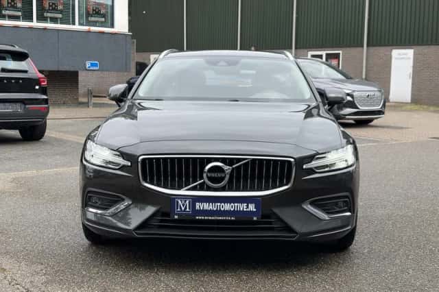 Volvo V60 (2021) thumbnail 1
