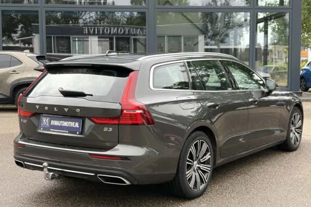 Volvo V60 (2021) thumbnail 3