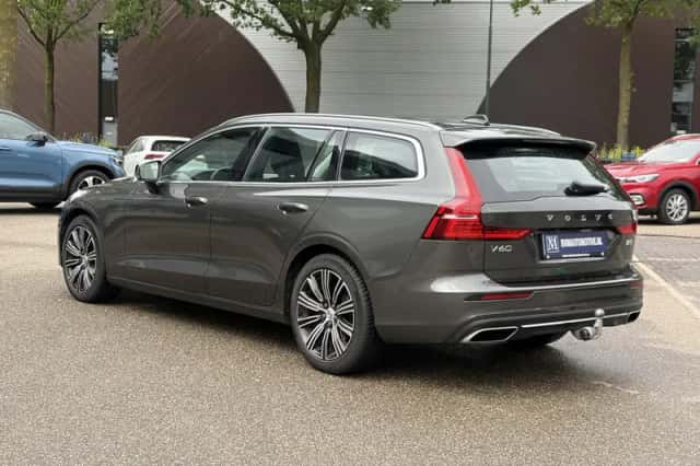 Volvo V60 (2021) thumbnail 4