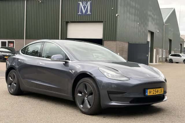 Tesla Model 3 (2020) thumbnail 3