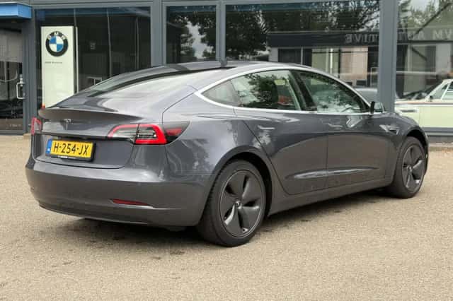Tesla Model 3 (2020) thumbnail 4